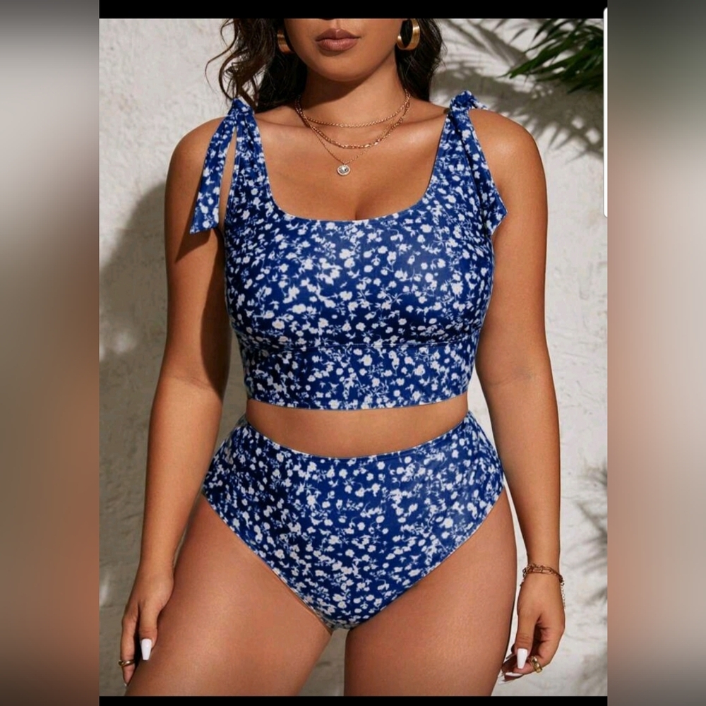 SHEIN Navy and White Floral Bikini